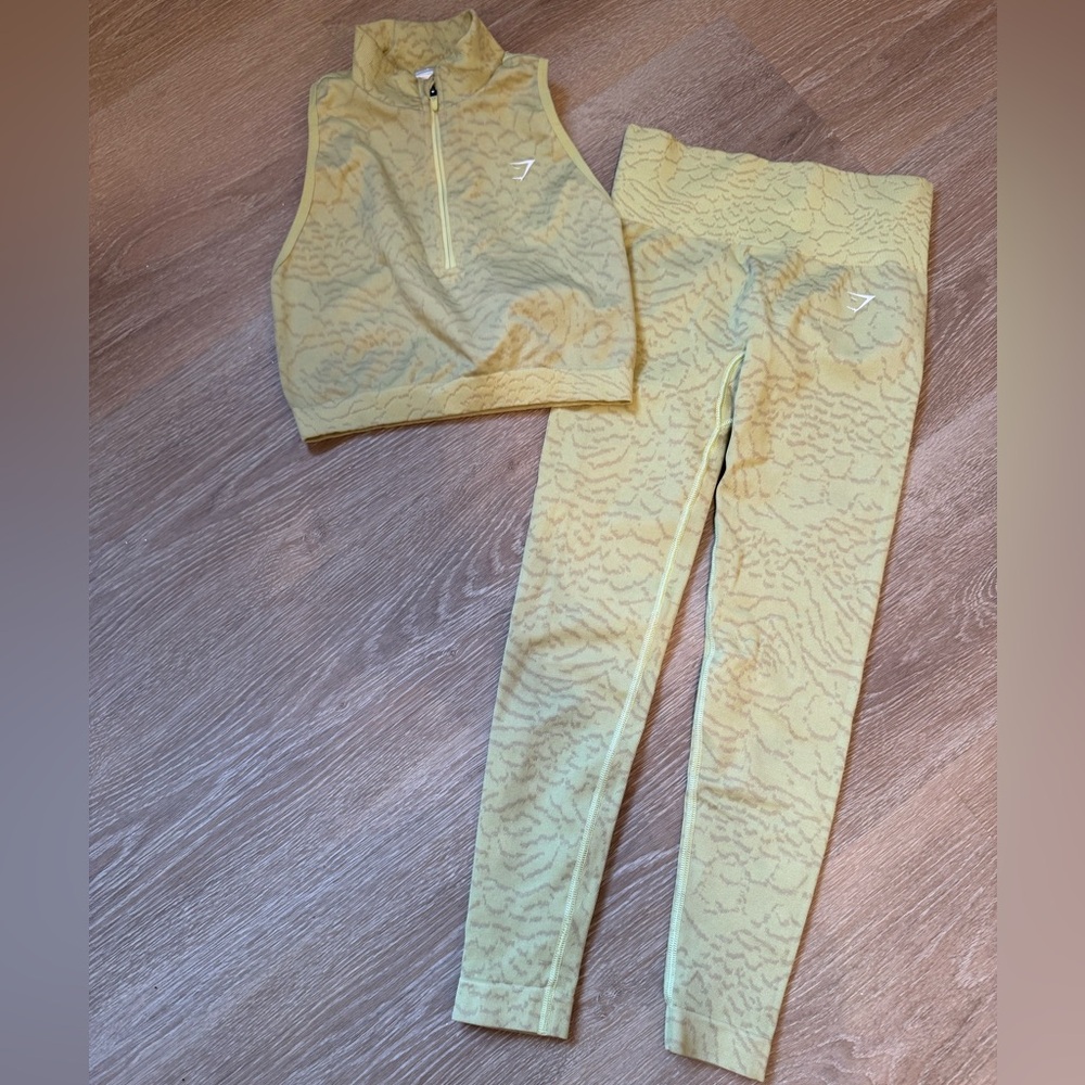Gymshark 2 piece set in yellow